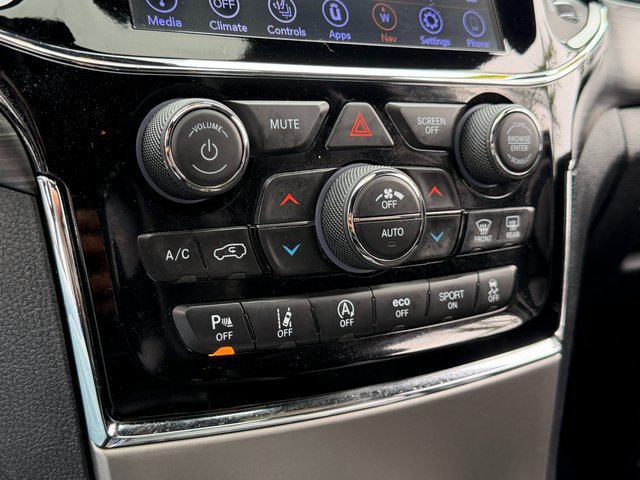 Used 2020 Jeep Grand Cherokee Altitude AWD/4WD image 12