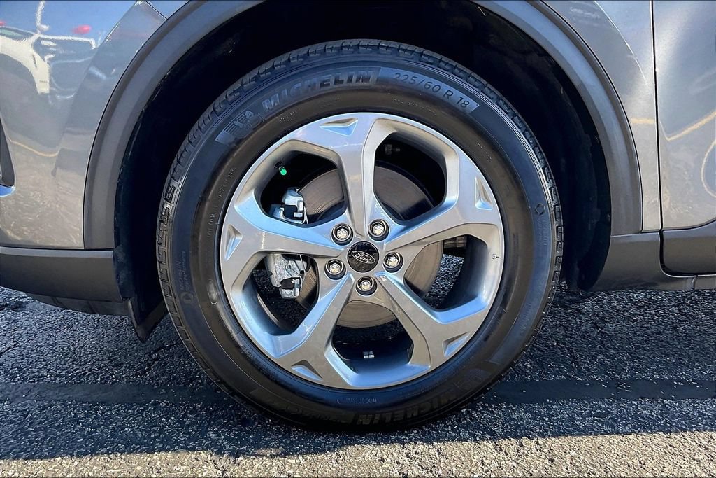 Certified 2025 Ford Escape ST-Line AWD/4WD image 8
