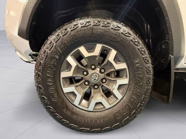 Used 2023 Toyota Tacoma TRD Off-Road w/ Technology Package AWD/4WD image 9