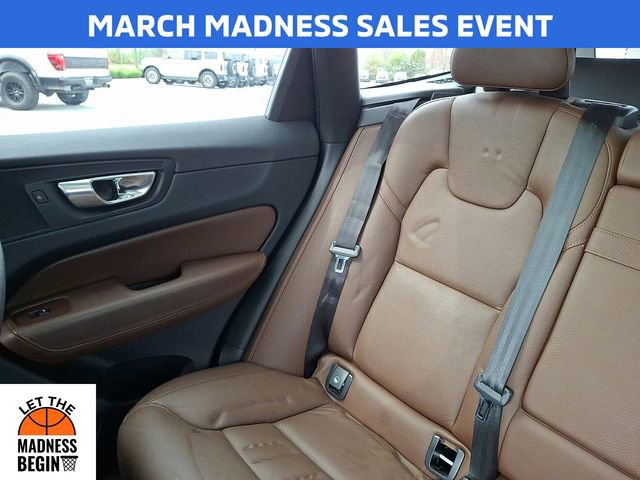 Used 2018 Volvo XC60 T6 Momentum w/ Advanced Package image 18