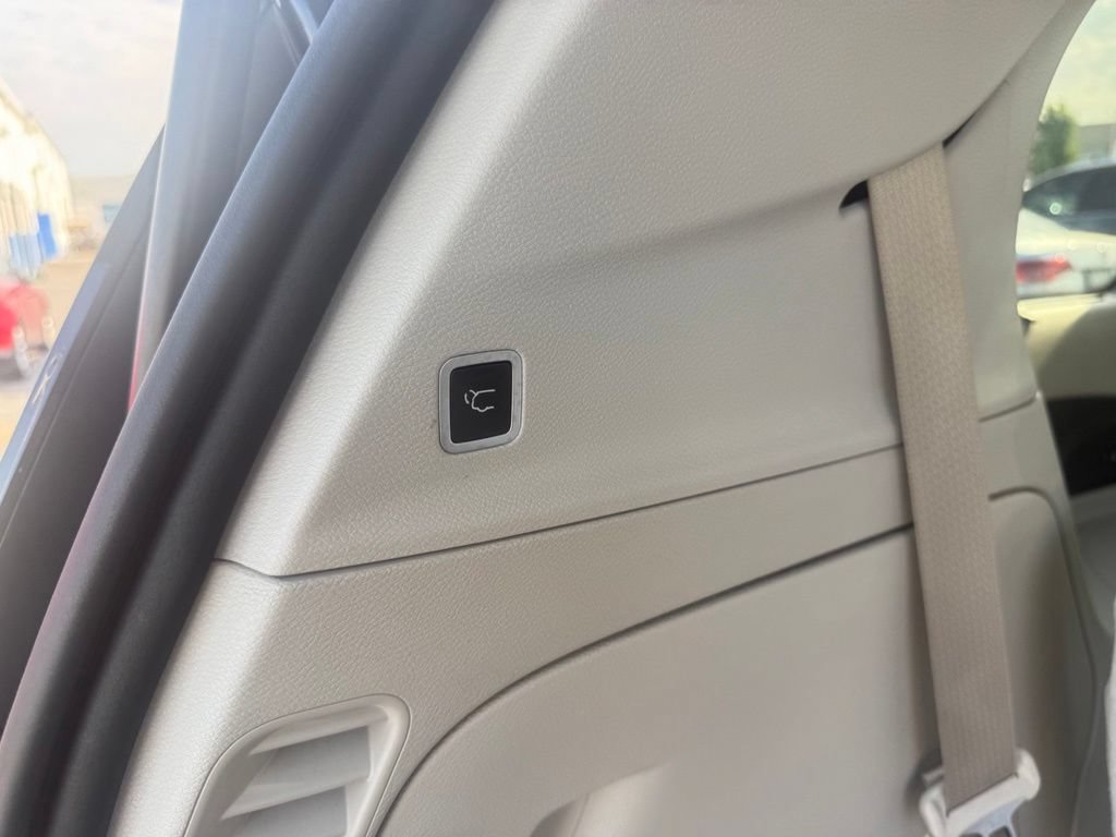 Used 2018 Chrysler Pacifica Limited w/ Advanced Safetytec Group FWD image 51