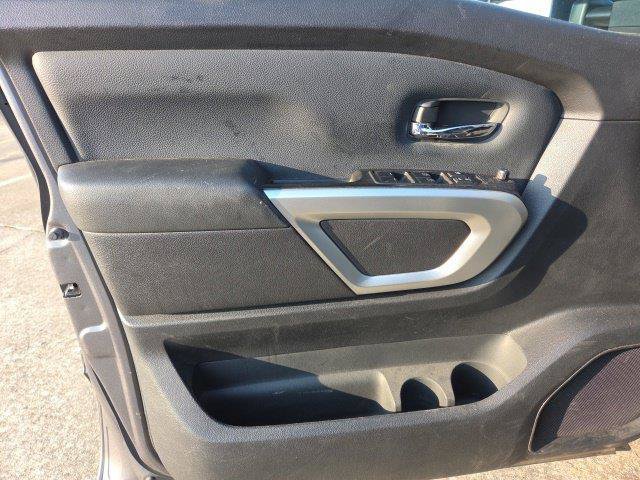 Used 2024 Nissan Titan SV w/ SV Convenience Package RWD image 31