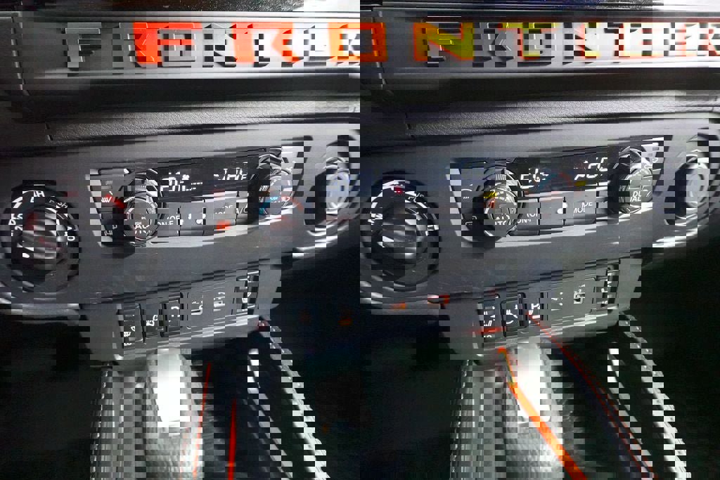 Used 2025 Nissan Frontier PRO-4X w/ Pro Convenience Package image 16