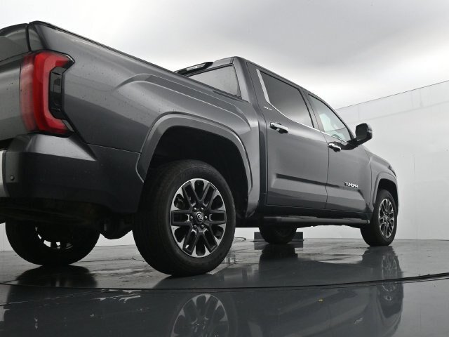 Used 2025 Toyota Tundra Limited AWD/4WD image 39