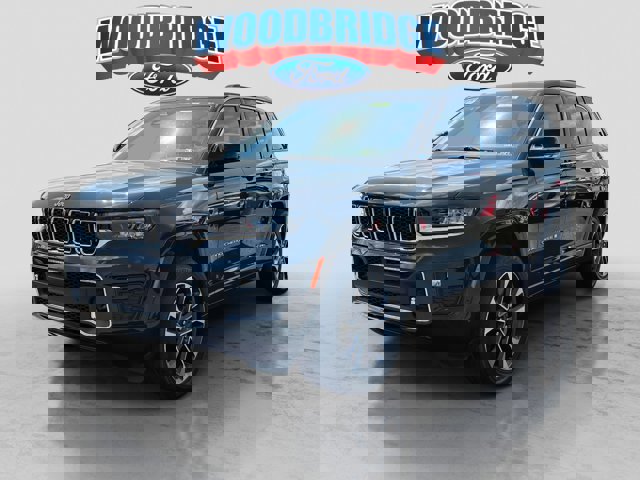 Used 2023 Jeep Grand Cherokee Overland w/ Luxury Tech Group IV image 2