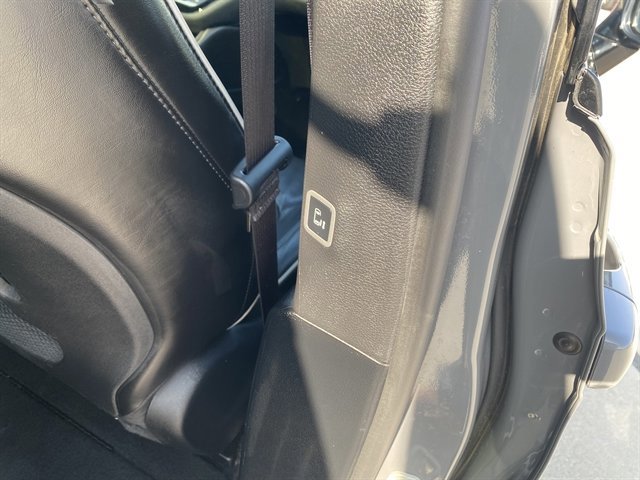 Used 2025 Chrysler Pacifica Limited image 18