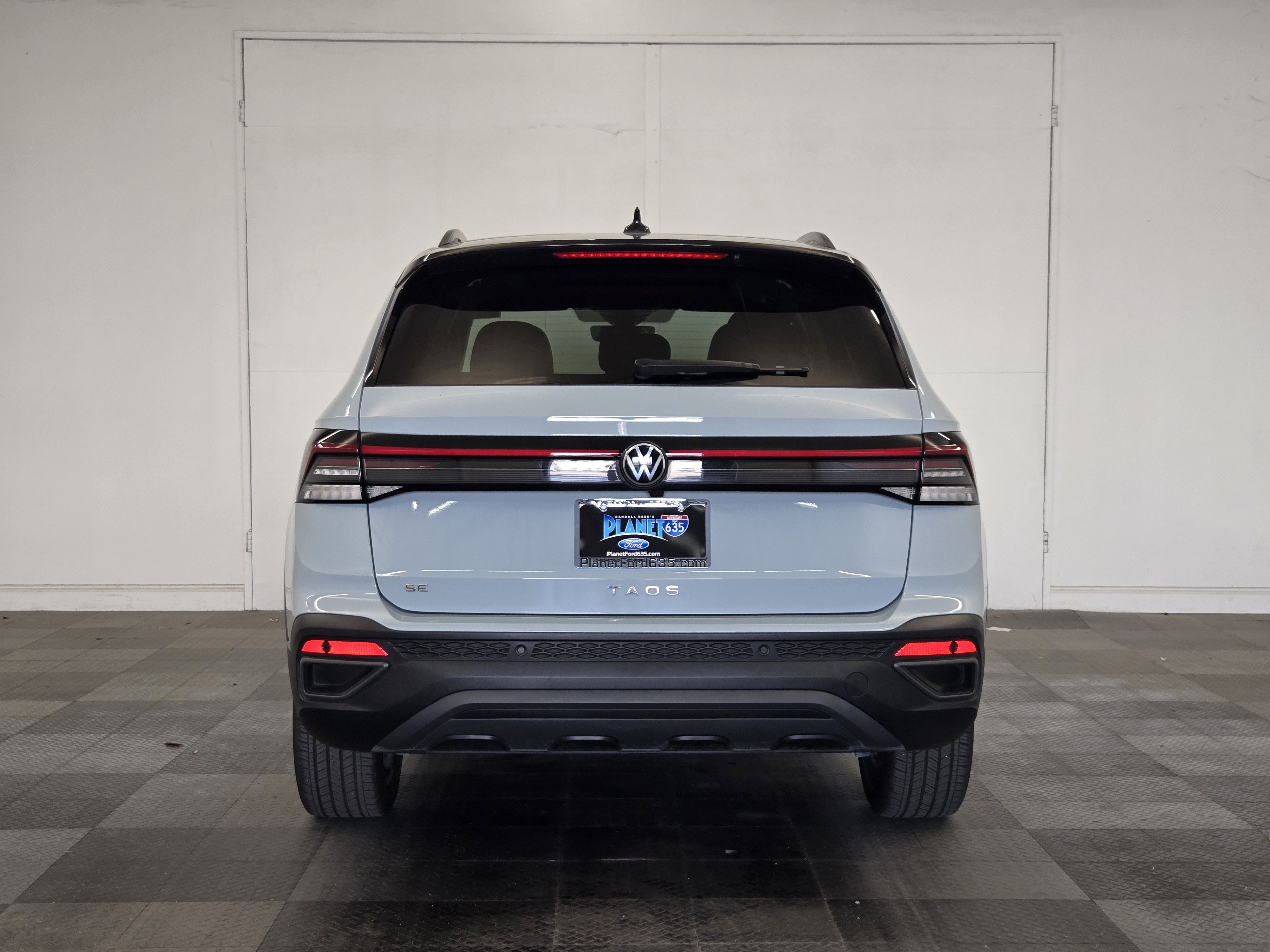 Used 2025 Volkswagen Taos SE FWD image 6