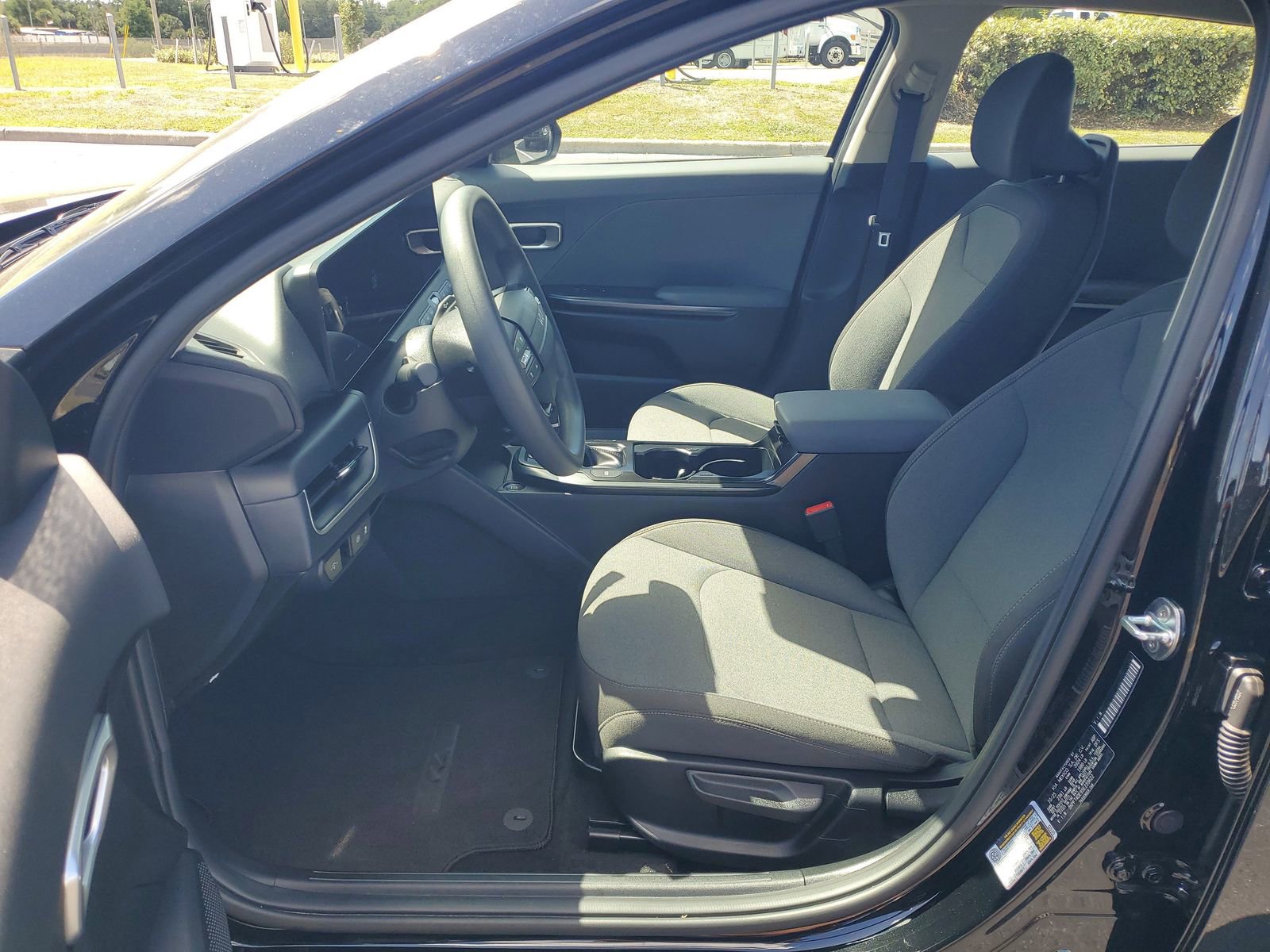 Used 2025 Kia K4 LX image 16