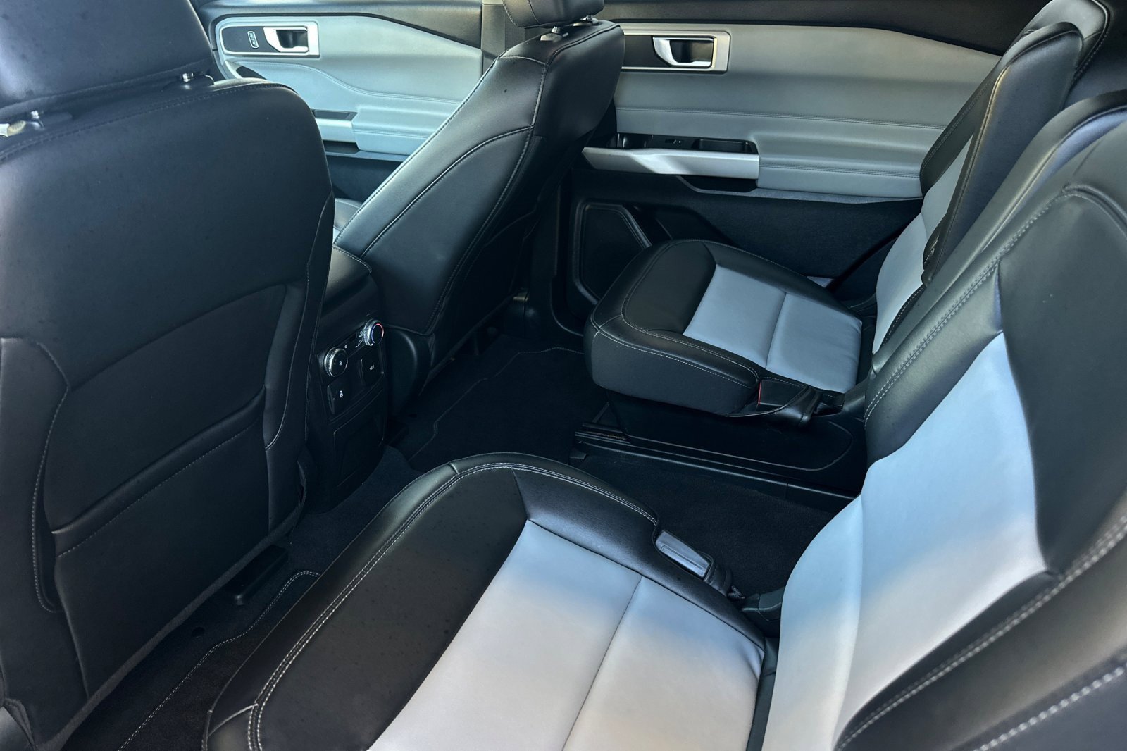 Certified 2022 Ford Explorer XLT w/ Equipment Group 202A image 11