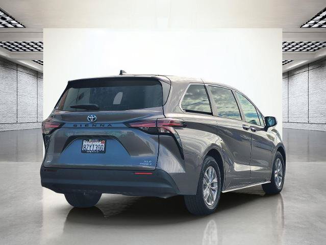 Used 2022 Toyota Sienna XLE AWD/4WD image 5