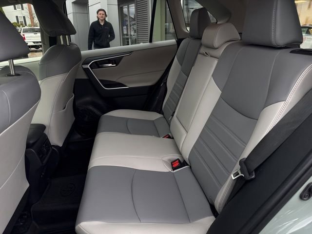 Used 2021 Toyota RAV4 XLE Premium image 39