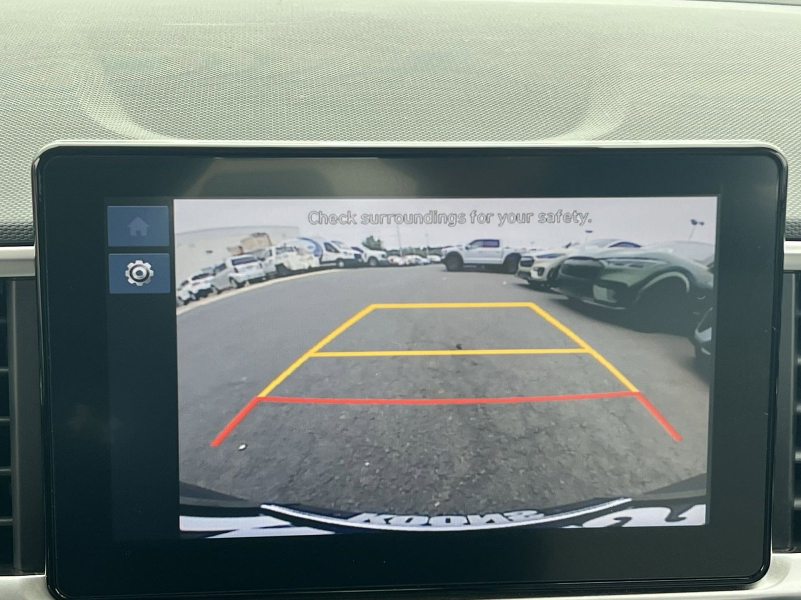 Used 2025 Hyundai Venue SEL FWD image 27