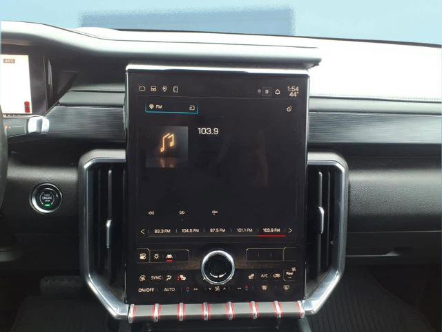 Used 2024 GMC Acadia AT4 w/ Luxury Package image 25