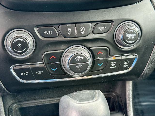 Used 2021 Jeep Cherokee Trailhawk image 13