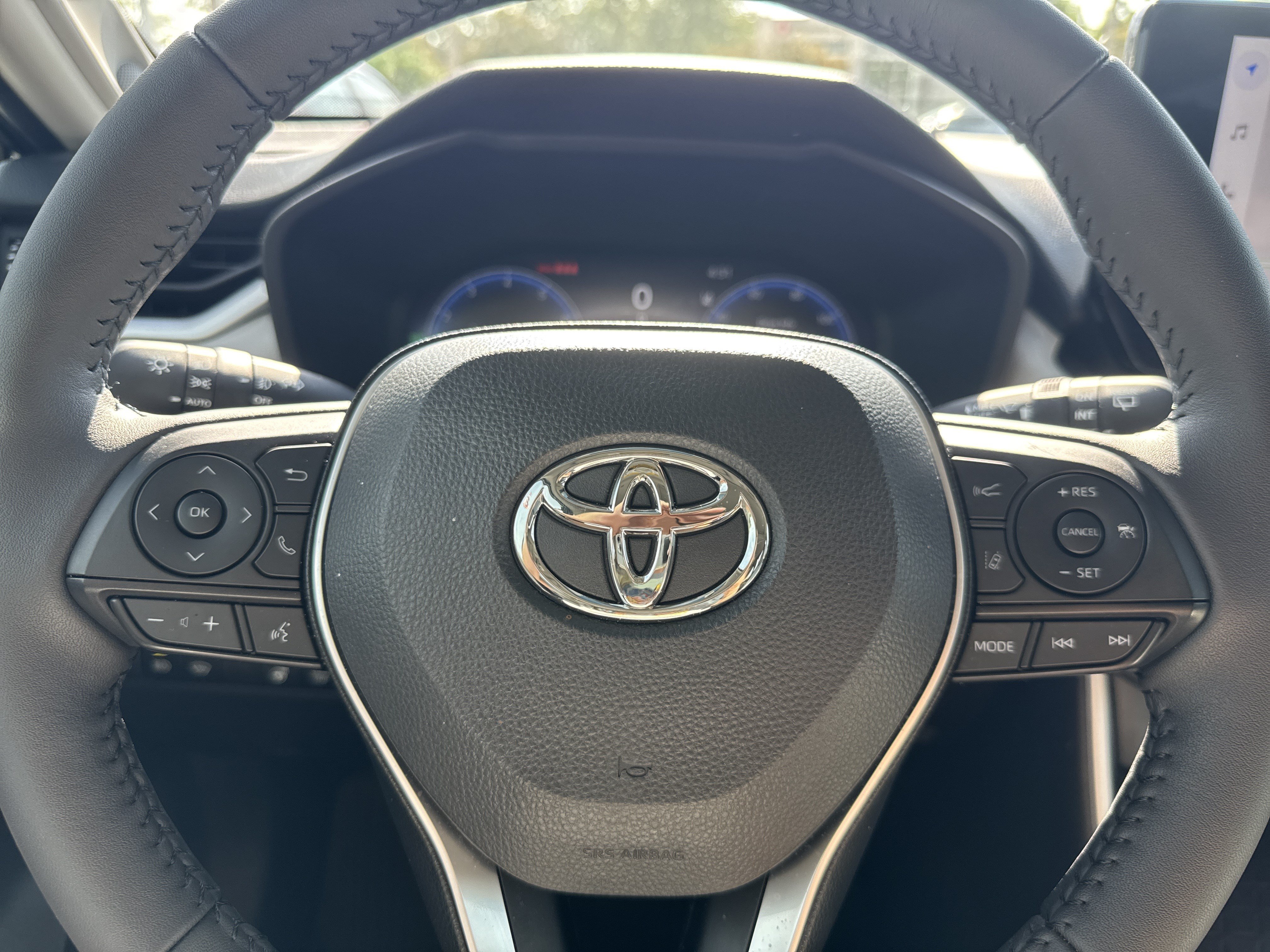Used 2025 Toyota RAV4 Limited w/ Weather Package AWD/4WD image 15