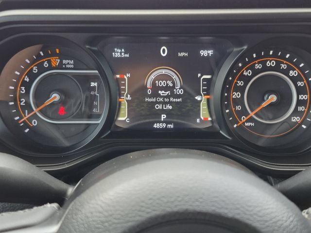 Used 2025 Jeep Gladiator Rubicon w/ Convenience Group AWD/4WD image 16