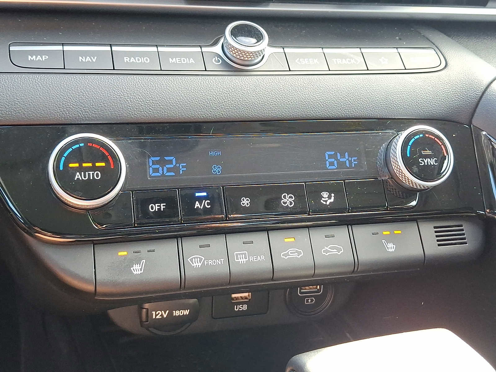 Used 2023 Hyundai Elantra SEL w/ Convenience Package FWD image 15