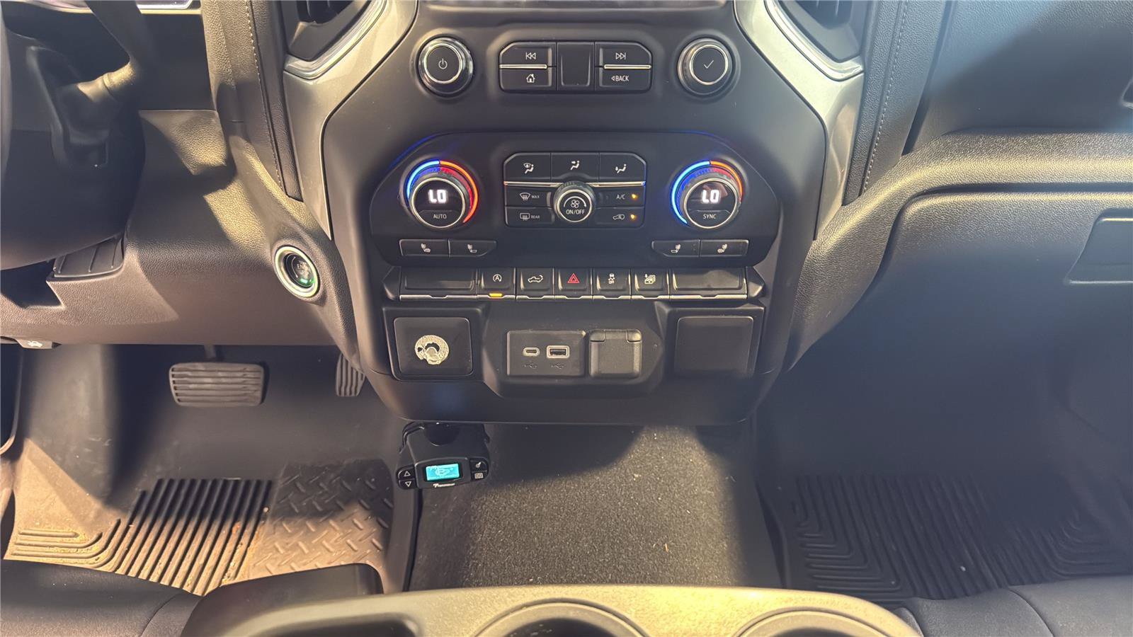 Used 2021 Chevrolet Silverado 1500 LT AWD/4WD image 24