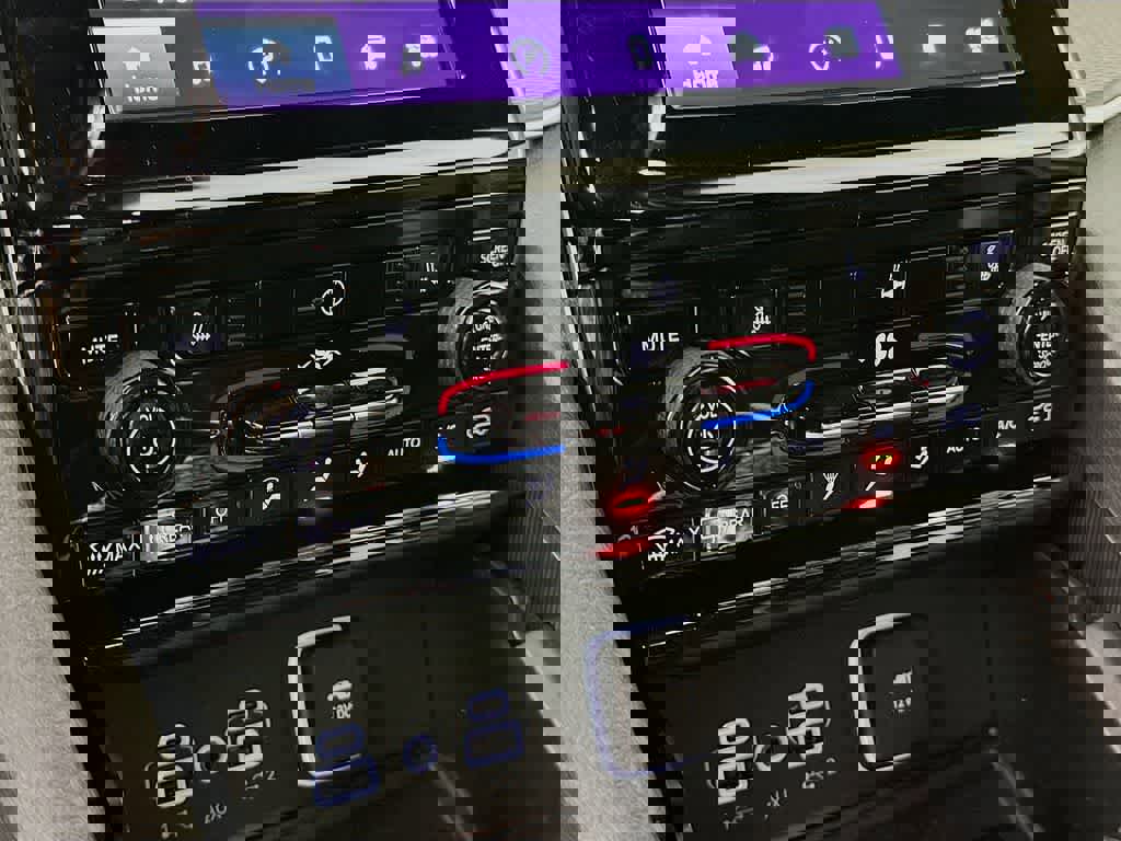 Used 2024 Jeep Grand Cherokee Altitude image 21