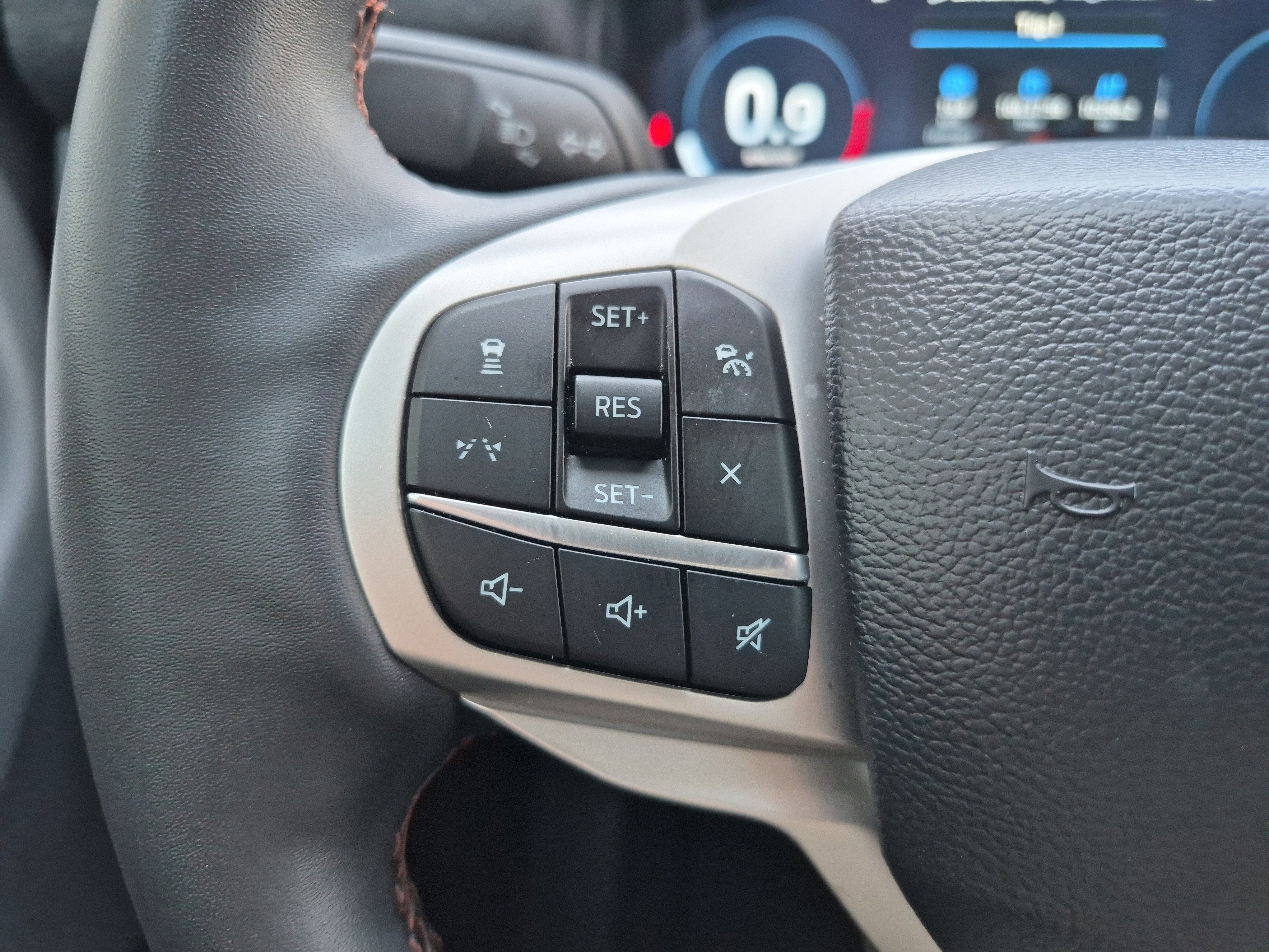 Certified 2025 Ford Explorer Active image 26