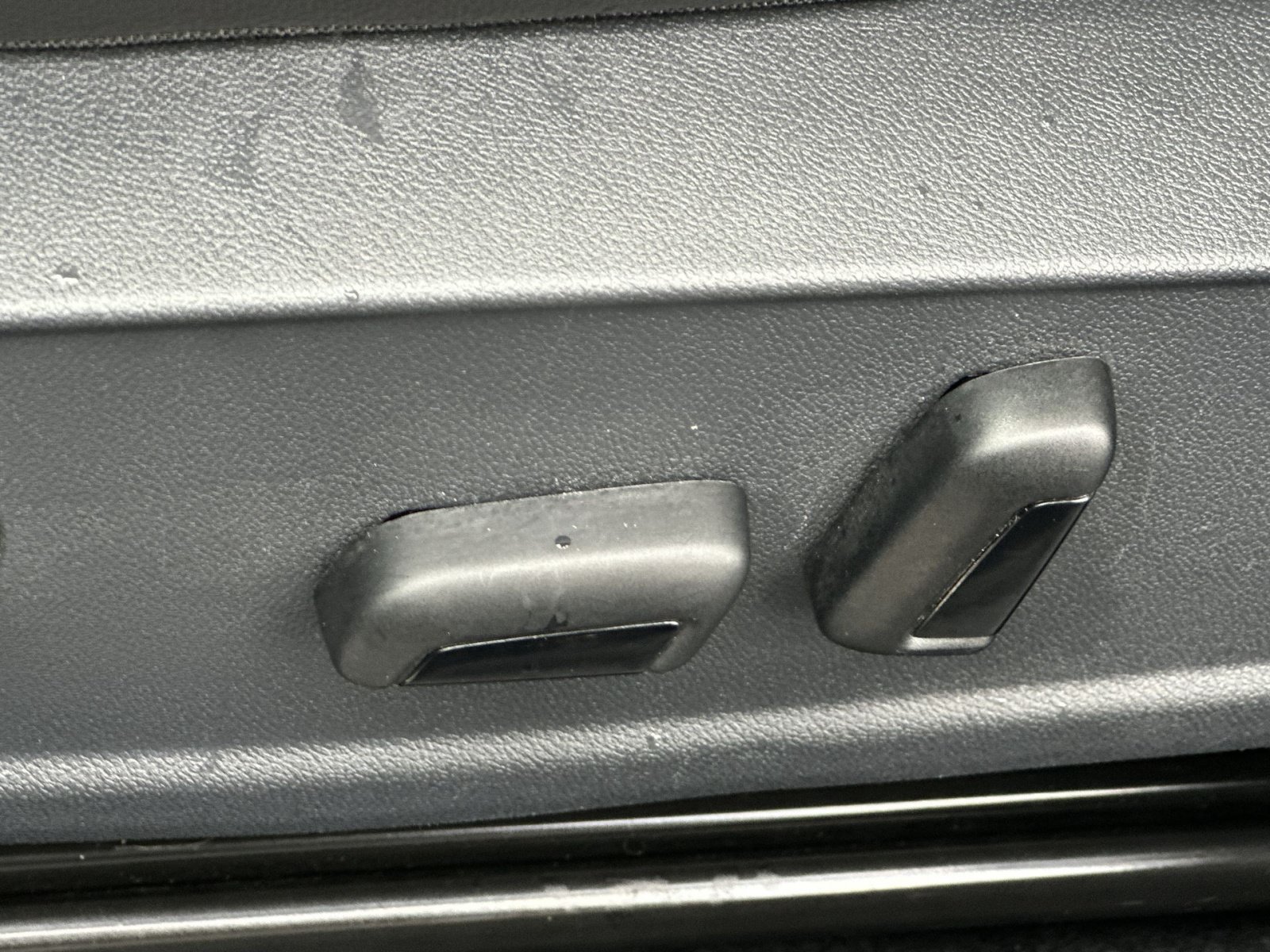 Used 2025 Volkswagen Jetta SE FWD image 22