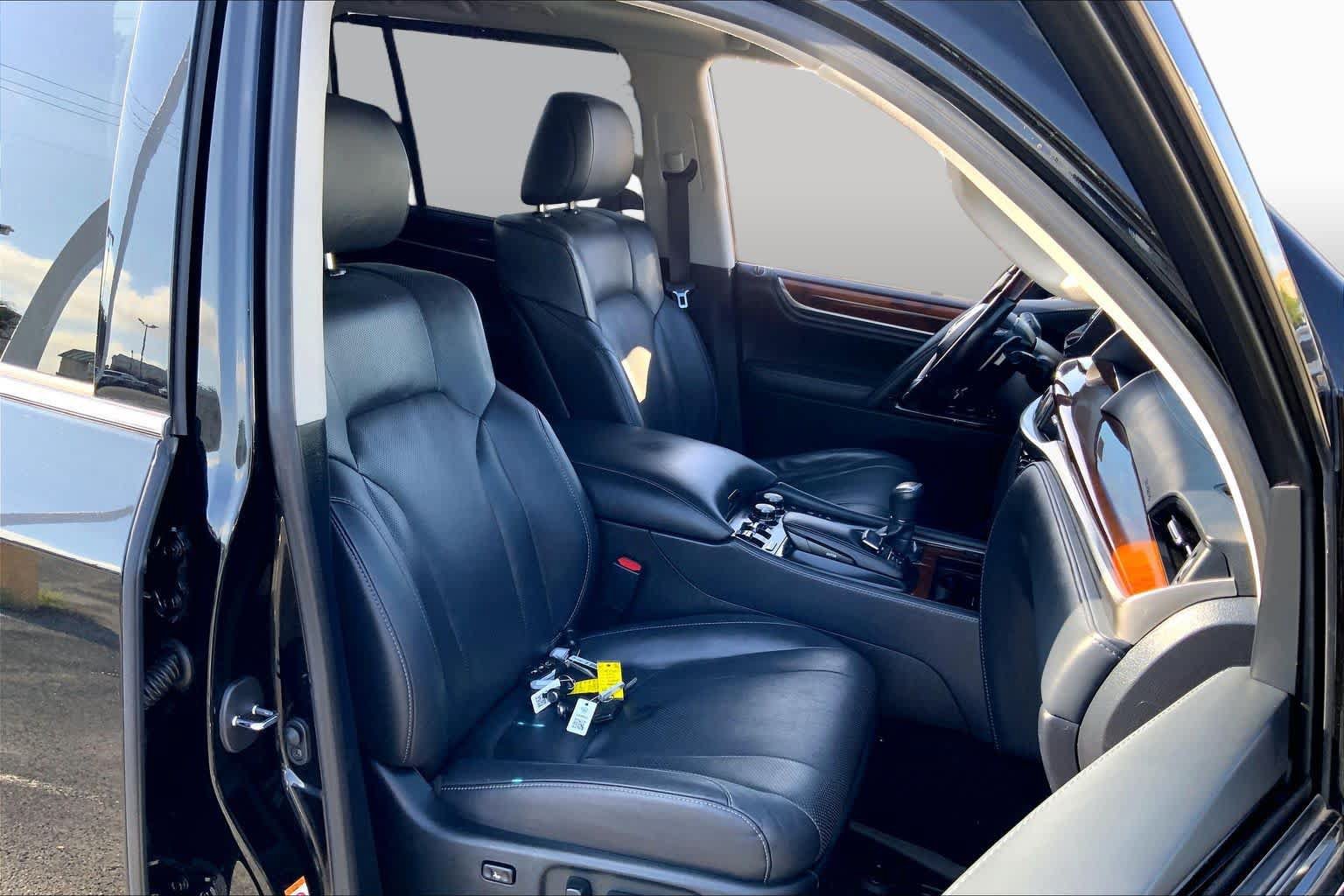 Used 2019 Lexus LX 570 4WD w/ Luxury Package image 9