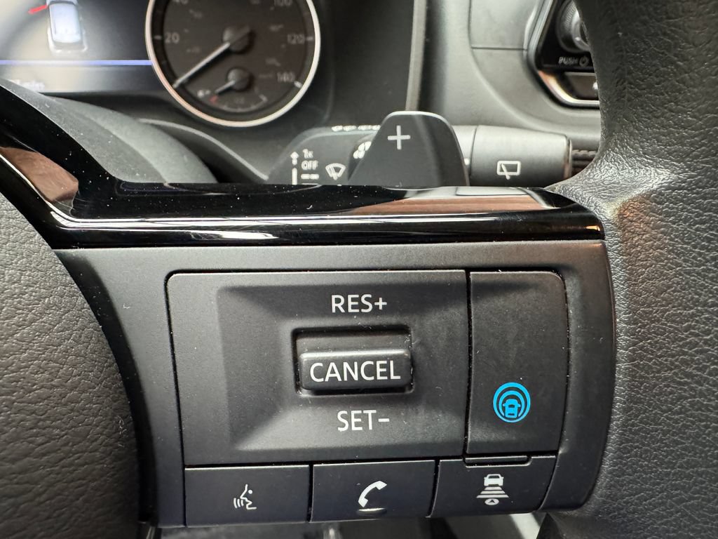Used 2023 Nissan Rogue SV AWD/4WD image 14