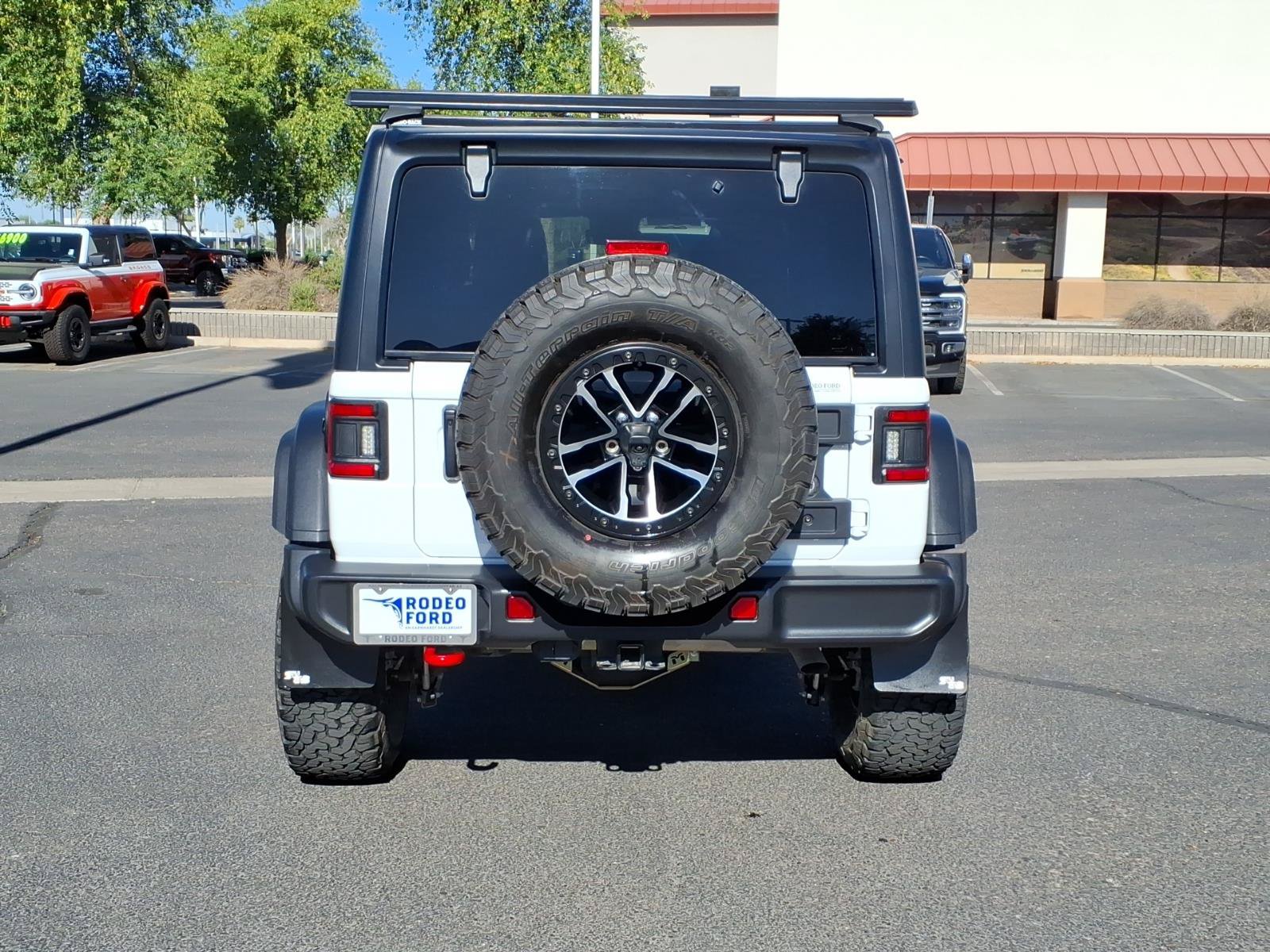 Used 2024 Jeep Wrangler Unlimited Rubicon w/ XTREMEE 35" Tire Package AWD/4WD image 5