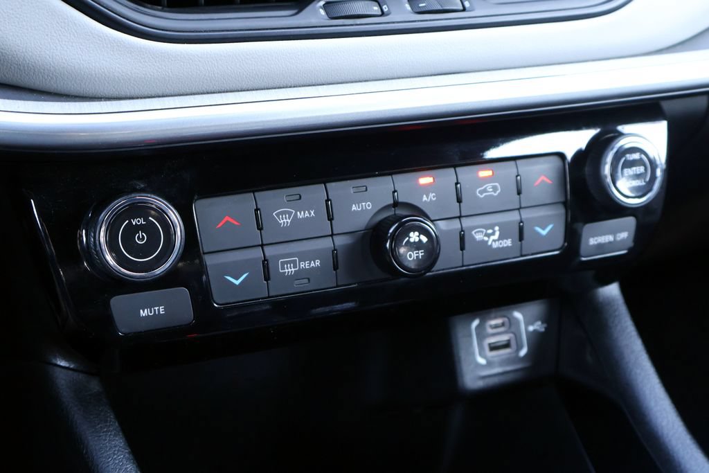 Used 2025 Jeep Compass Limited AWD/4WD image 33
