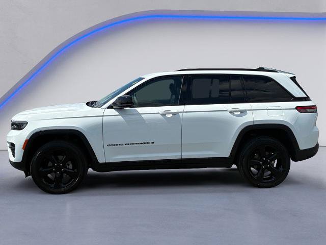 Used 2024 Jeep Grand Cherokee Altitude RWD image 7