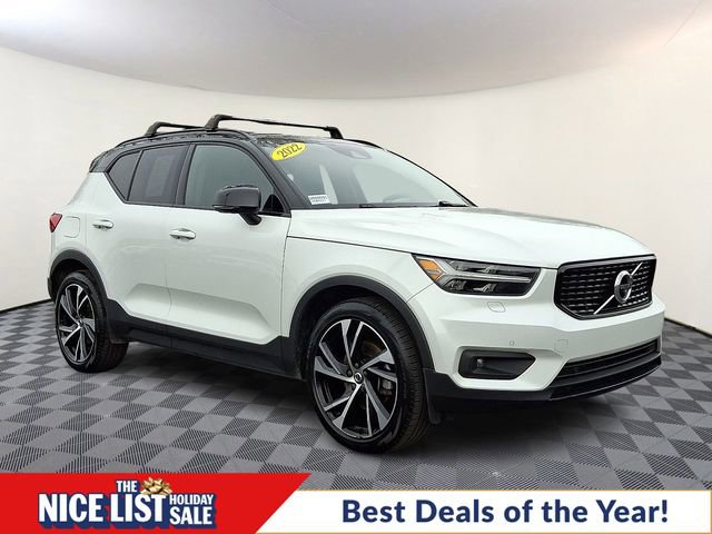 Used 2022 Volvo XC40 T5 R-Design w/ Advanced Package