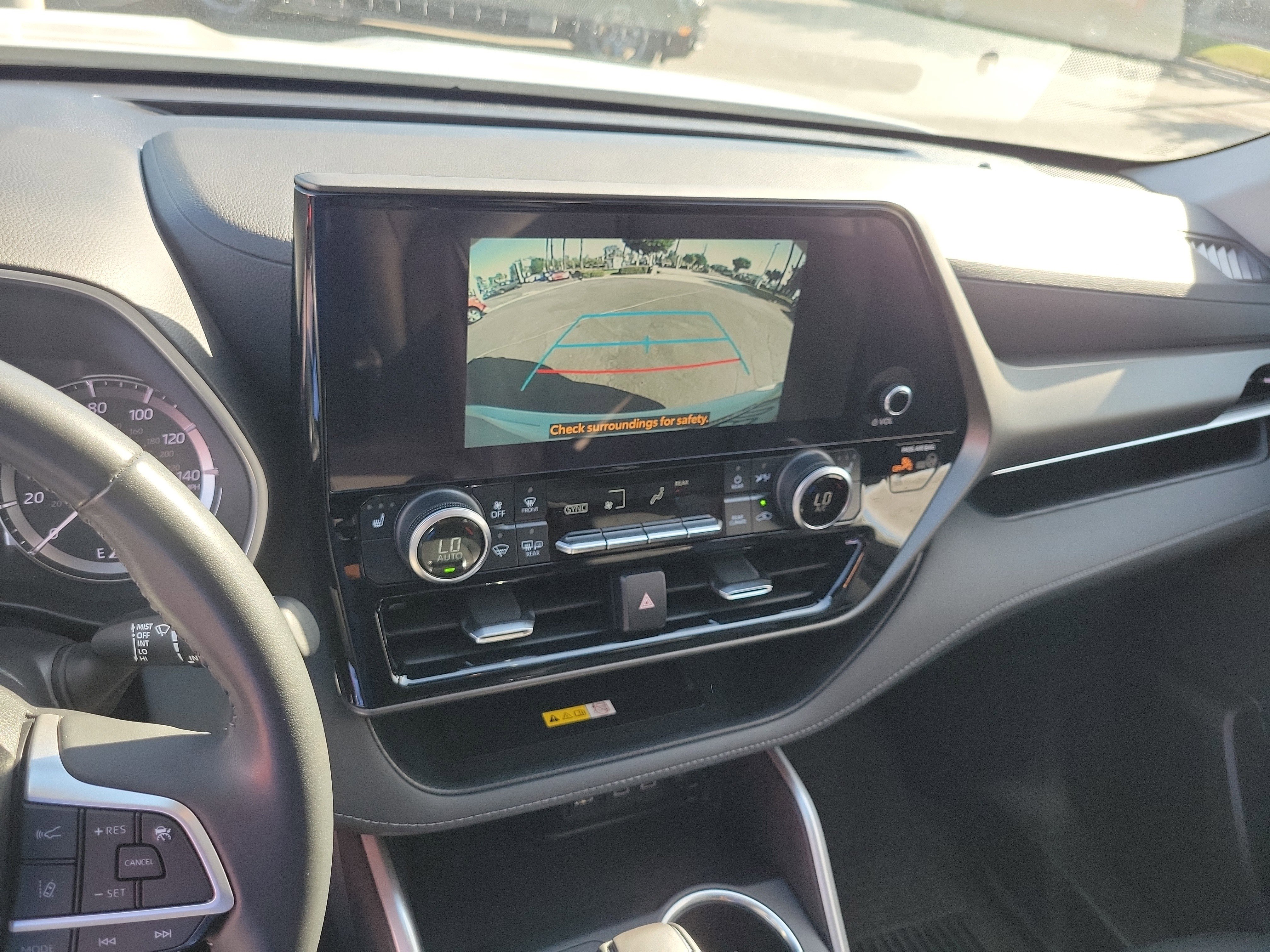Used 2023 Toyota Highlander XLE FWD image 9