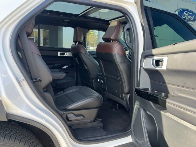 Certified 2022 Ford Explorer Platinum w/ Equipment Group 601A image 34