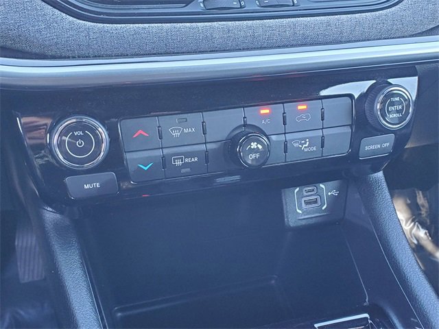 Used 2024 Jeep Compass Latitude image 16