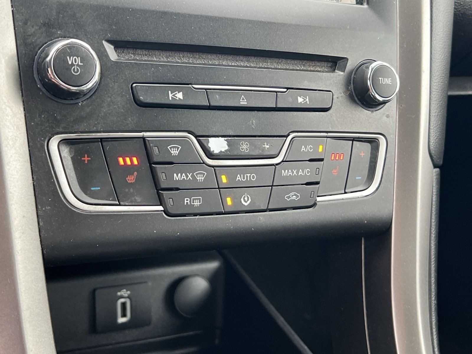 Certified 2018 Ford Fusion Energi SE FWD image 28