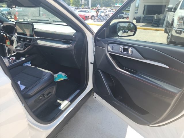 Certified 2025 Ford Explorer ST-Line AWD/4WD image 38