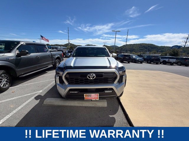 Used 2025 Toyota Tacoma TRD Off-Road w/ TRD Off Road Upgrade Package AWD/4WD image 2