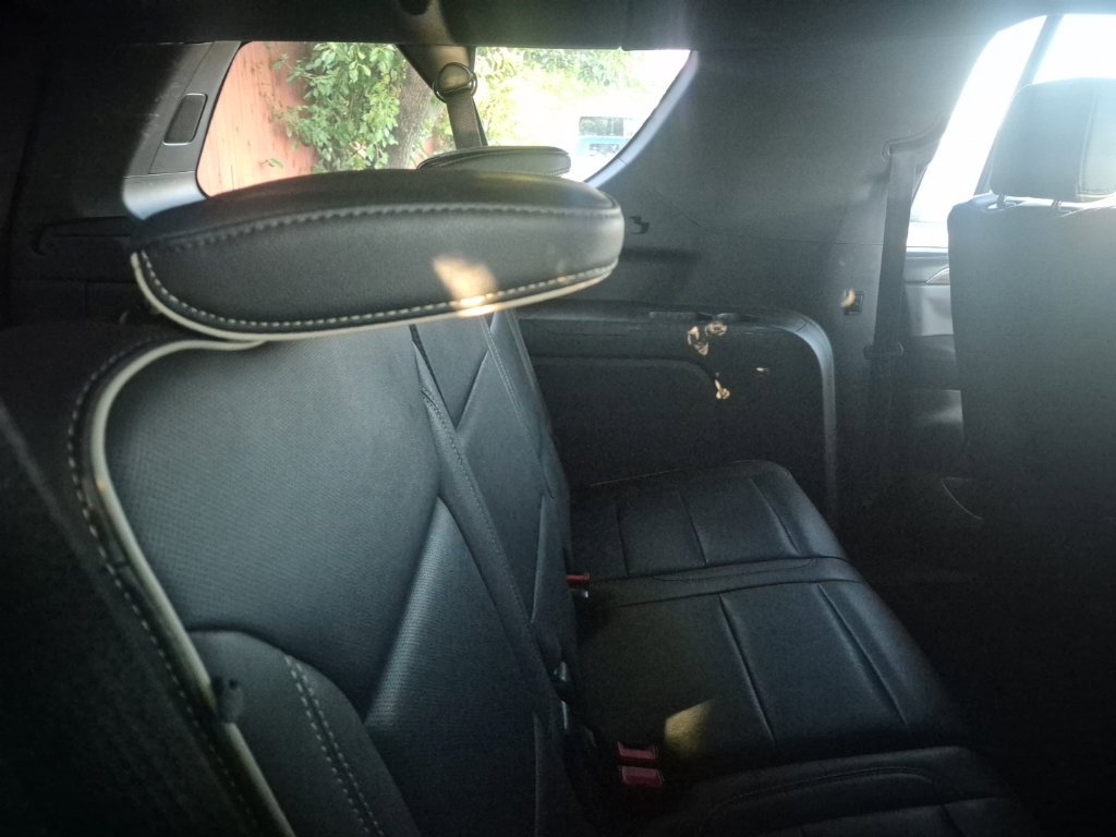 Used 2024 Chevrolet Suburban Premier RWD image 28