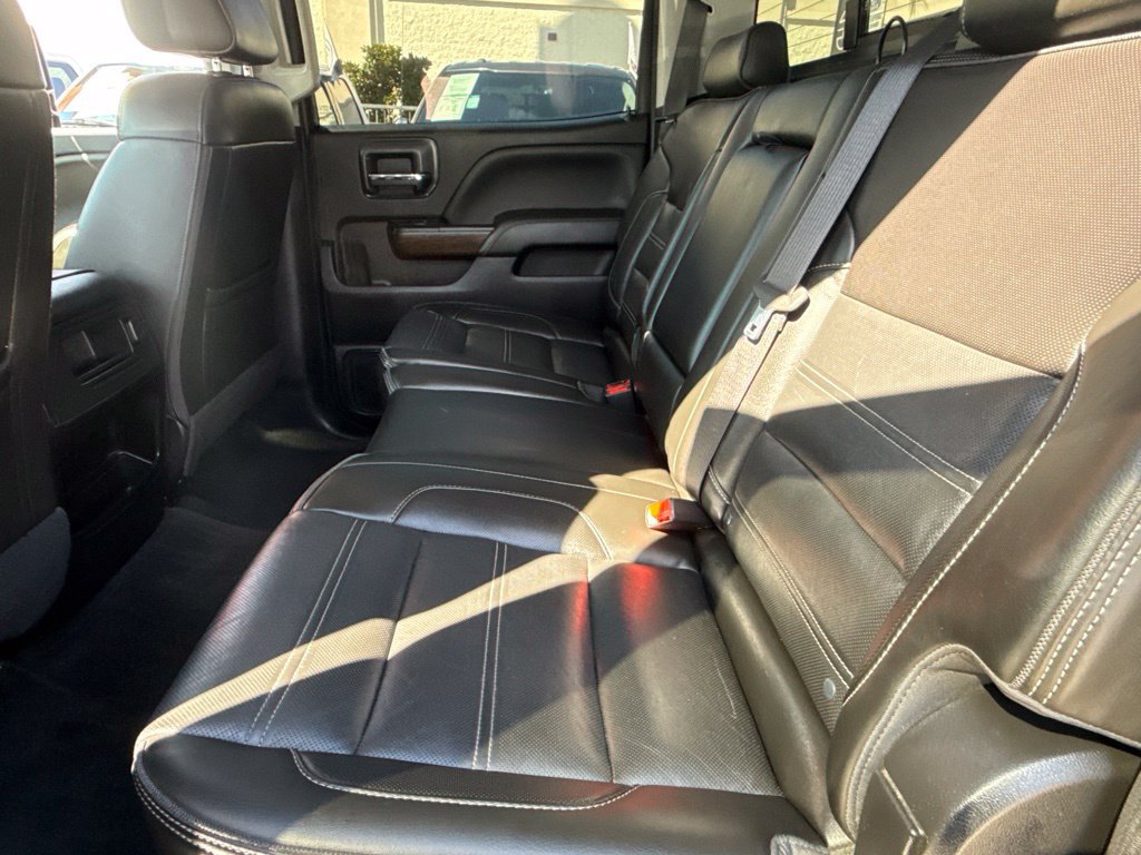 Used 2018 GMC Sierra 2500 Denali w/ Duramax Plus Package AWD/4WD image 32