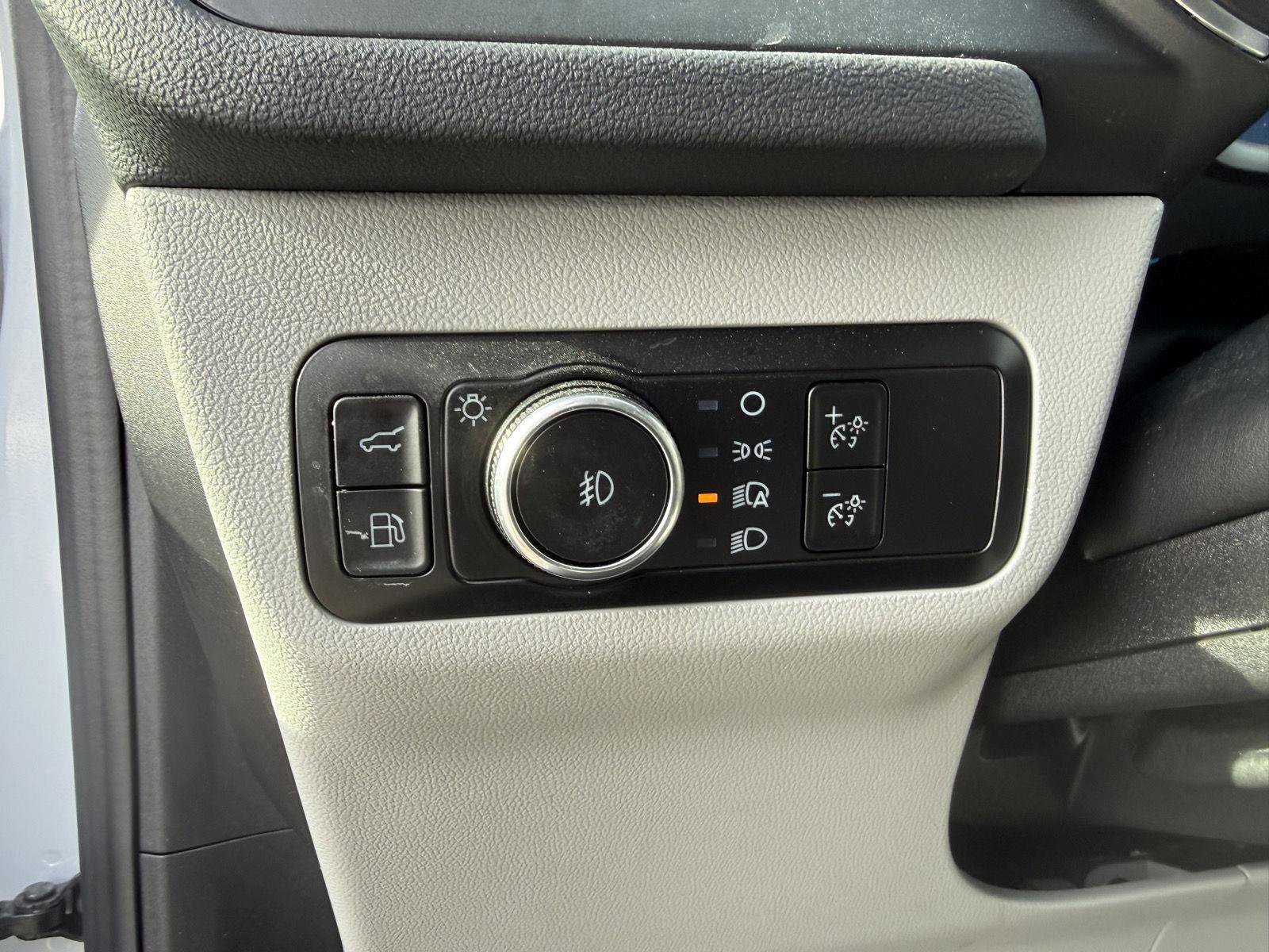 Certified 2025 Ford Escape SE w/ PHEV Premium Package image 17