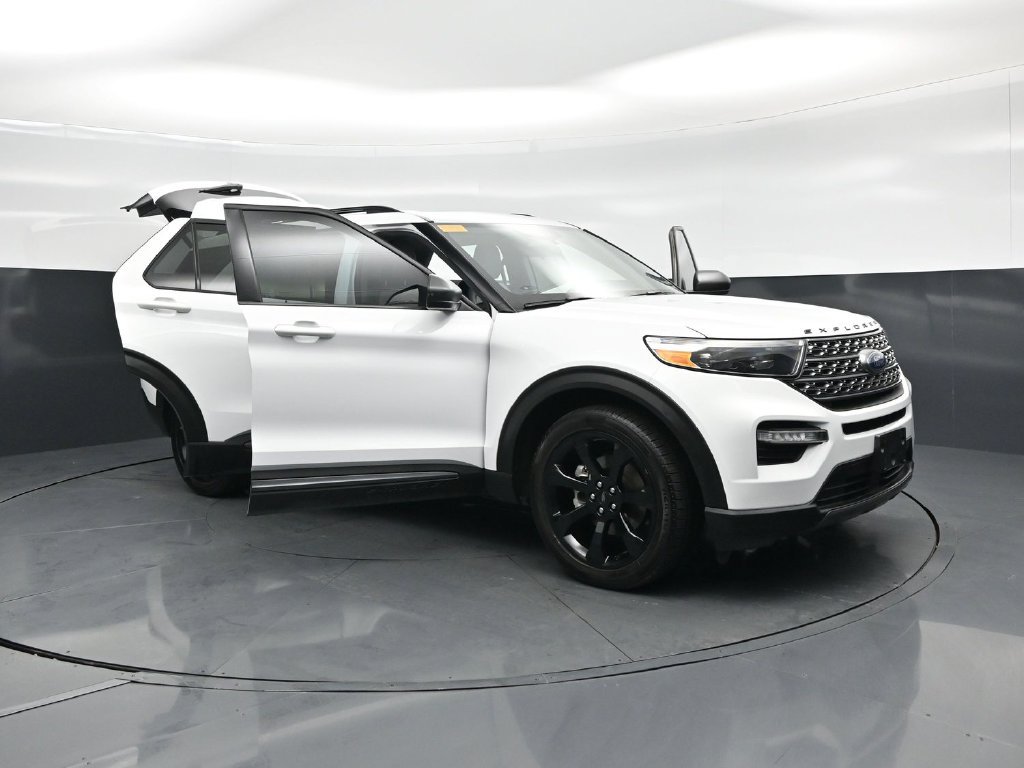 Certified 2021 Ford Explorer XLT w/ Equipment Group 202A RWD image 26