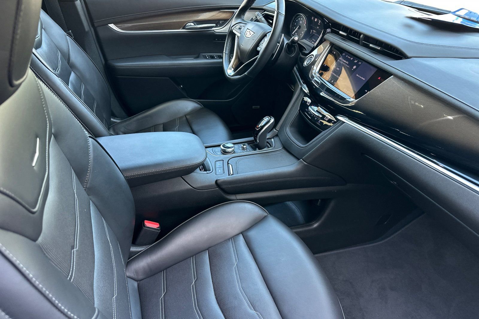 Used 2022 Cadillac XT6 Sport w/ Platinum Package image 16