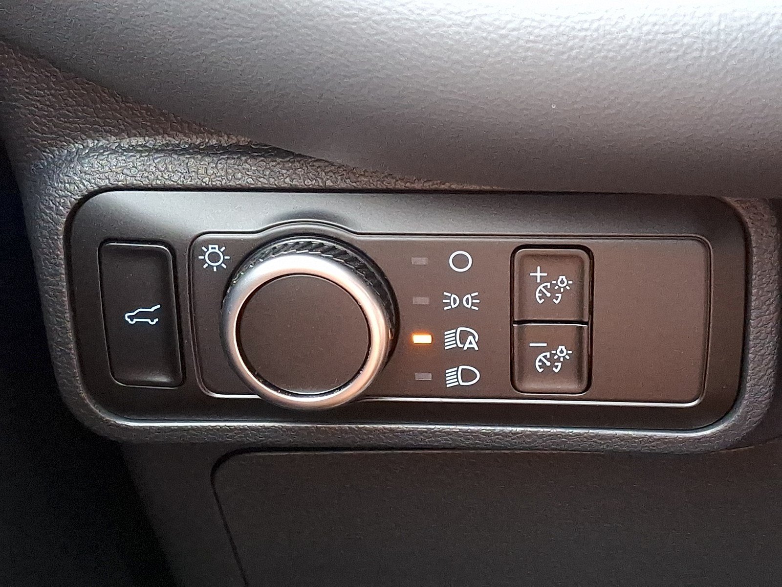 Certified 2025 Ford Explorer Active RWD image 25