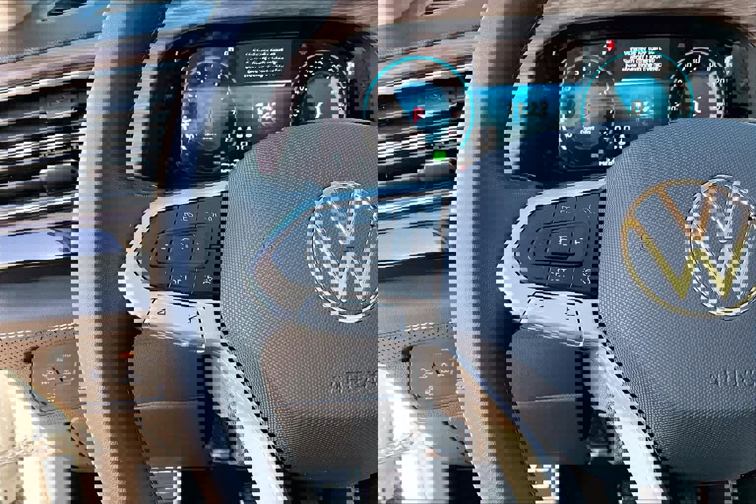 Used 2025 Volkswagen Atlas SEL Premium R-Line image 24