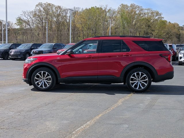 Certified 2025 Ford Explorer ST-Line image 2