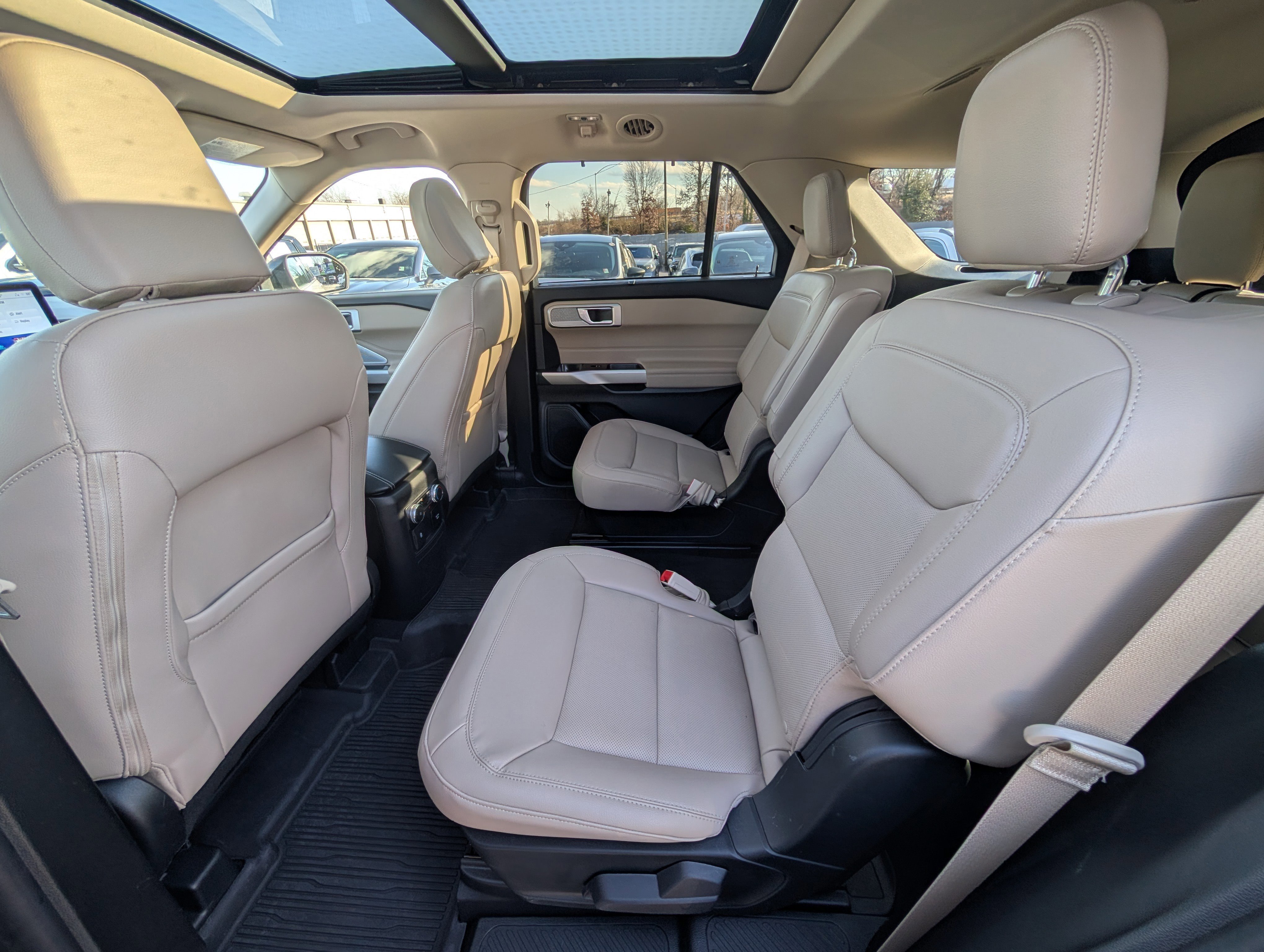 Certified 2023 Ford Explorer Limited w/ Limited Technology Package image 18