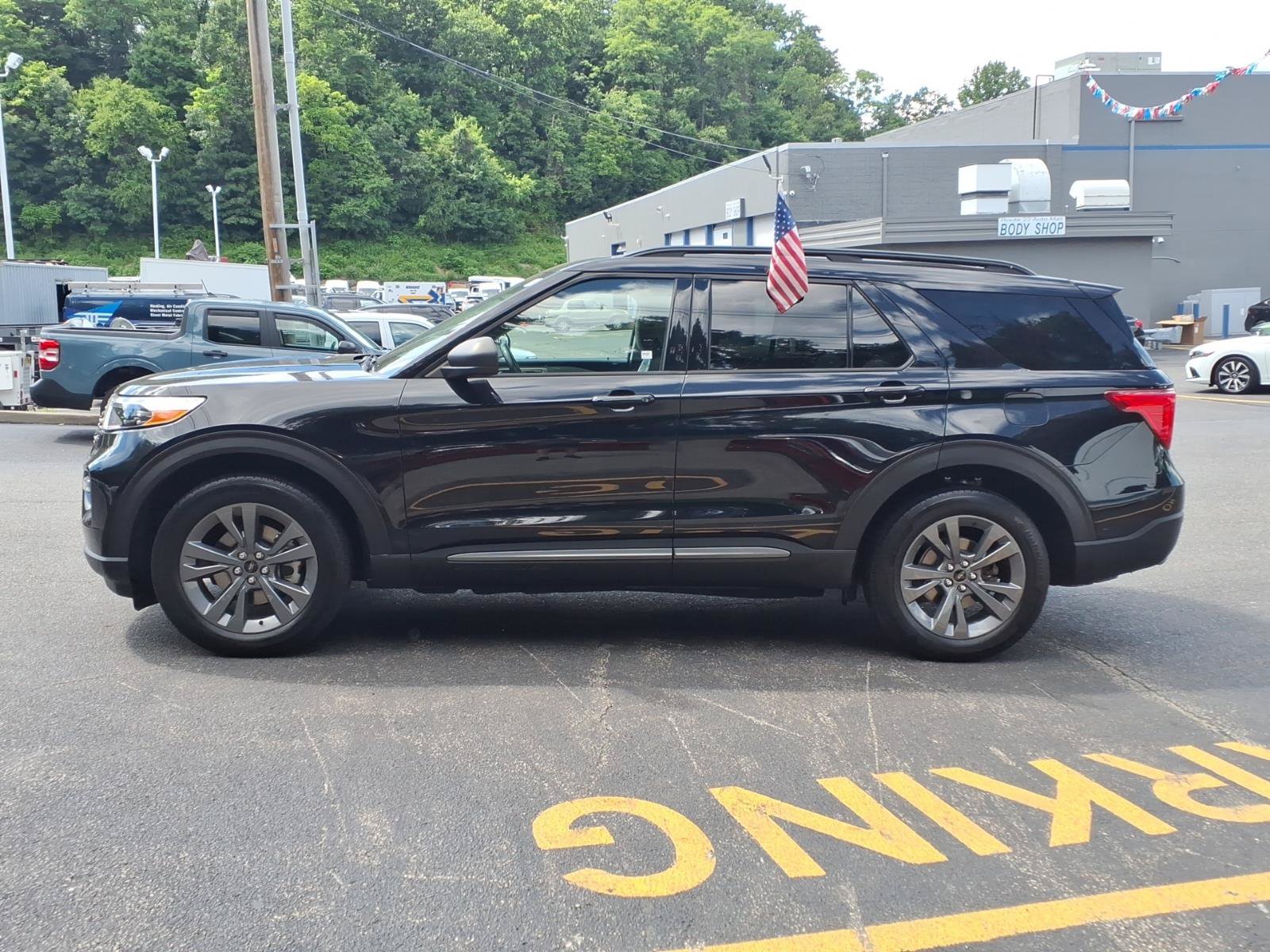 Certified 2021 Ford Explorer XLT w/ Equipment Group 202A AWD/4WD image 5