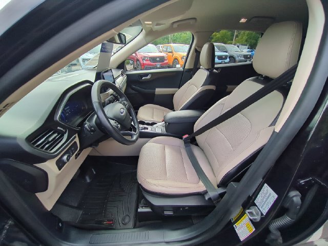 Certified 2020 Ford Escape Titanium AWD/4WD image 26