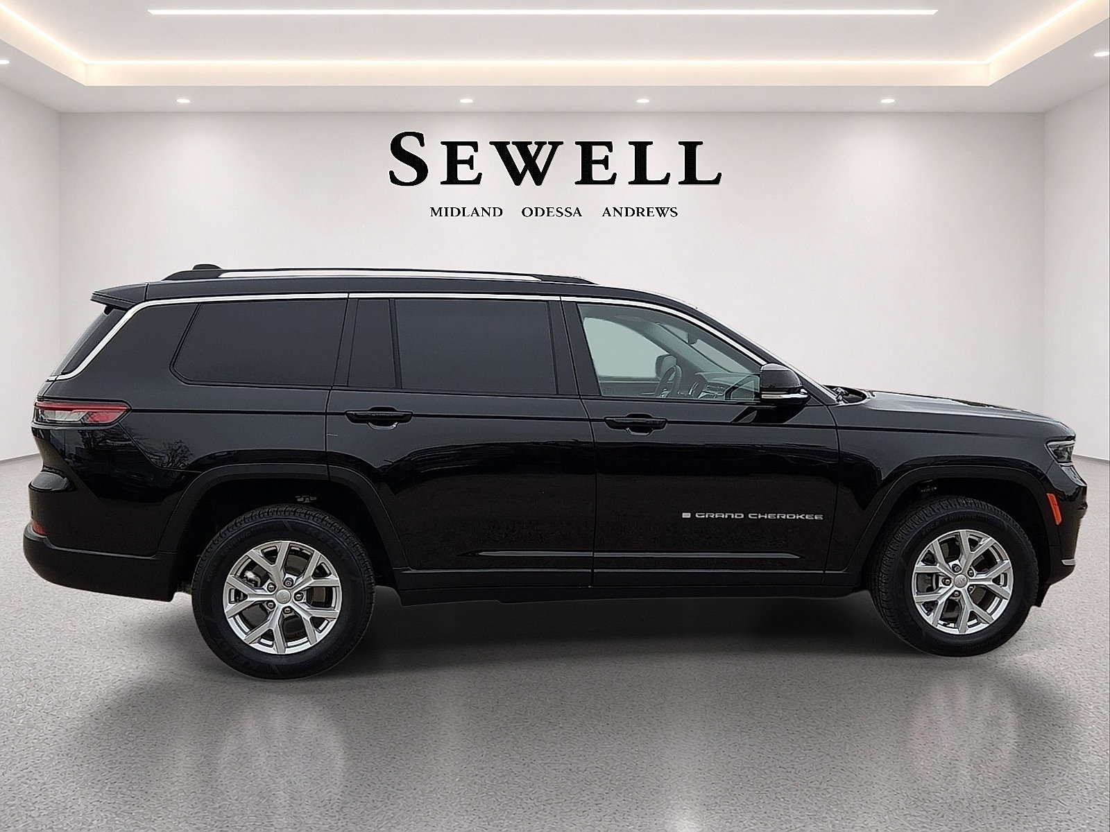 Used 2023 Jeep Grand Cherokee L Limited AWD/4WD image 5