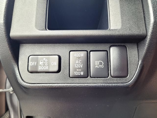 Used 2018 Toyota Tacoma TRD Off-Road w/ Technology Package AWD/4WD image 14